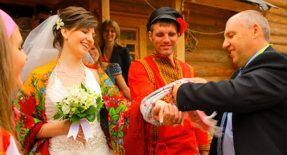https://learnrussianineu.com/wp-content/uploads/2019/04/russian-wedding-06.jpg